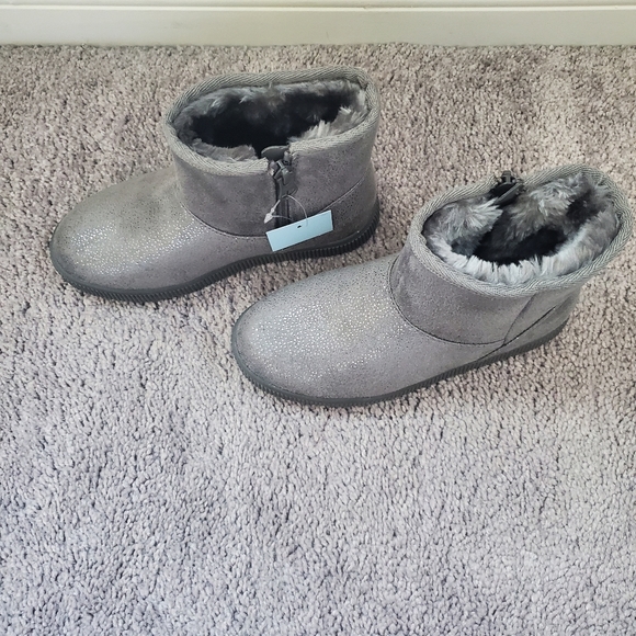 FREE!!!!!NWT SIZE 13 CAT AND JACK W/ANY PURCHASE!!!! - Picture 7 of 8